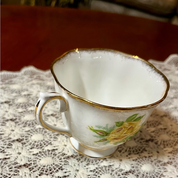 Royal Albert Tea Rose teacup and saucer #839056 - Picture 8 of 10